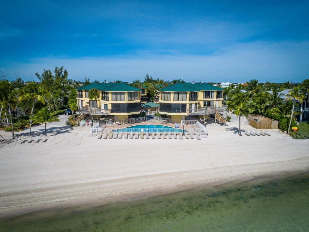 Two-Bedroom Villa with Balcony, Pool, Beach Access, Key Lime Grove interior